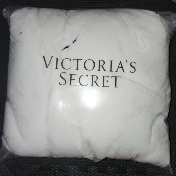Victoria Secret Plush Cozy Robe size M/L NWT - Picture 4 of 6